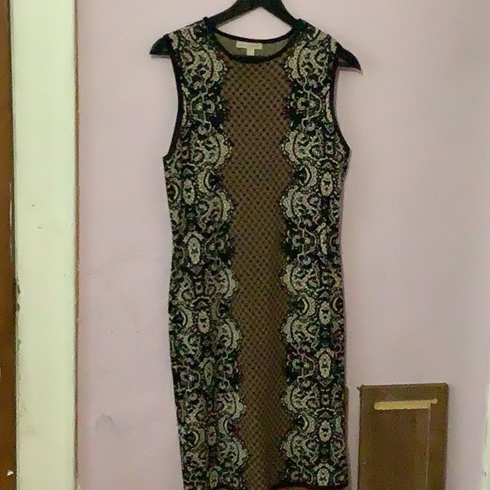 I am selling an establish 1952 dress